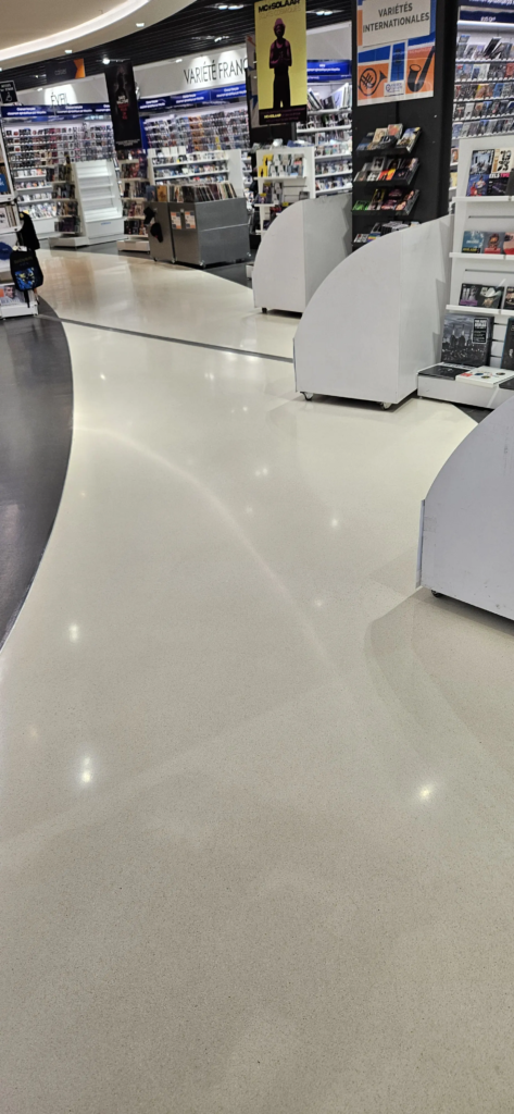 sol-solution-resine-terrazzo-epoxy-espace-culturel-galerie-commerciale (2)