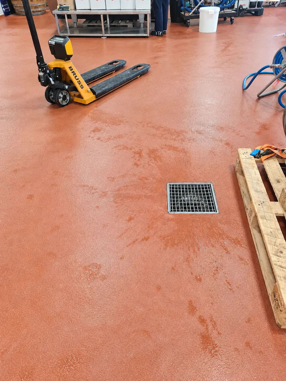 202608_REVETEMENT-RESINE-POLYURETHANE-CIMENT-UCRETE-UD200SR_GROUPE-SOL-SOLUTION_ENTREPOT-RHUM-SPIRITUEUX (11)