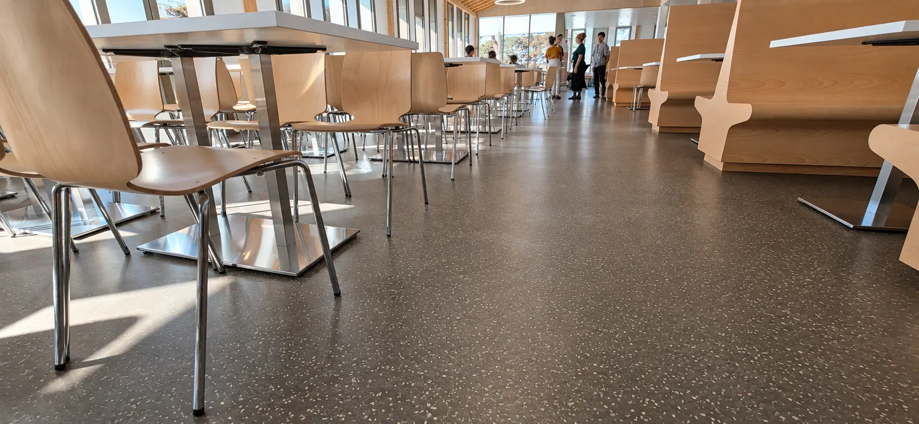 202610_sol-caoutchouc-polyurethane_restaurant-universitaire-crous-saint-malo_groupe-sol-solution (11)